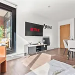 Arraeluxe, 2 Bedrooms 2 Bath Sleeps 5, Parking, Central Location By Utilita Arena, Icc, Broad Street, Brindley Place And Legoland