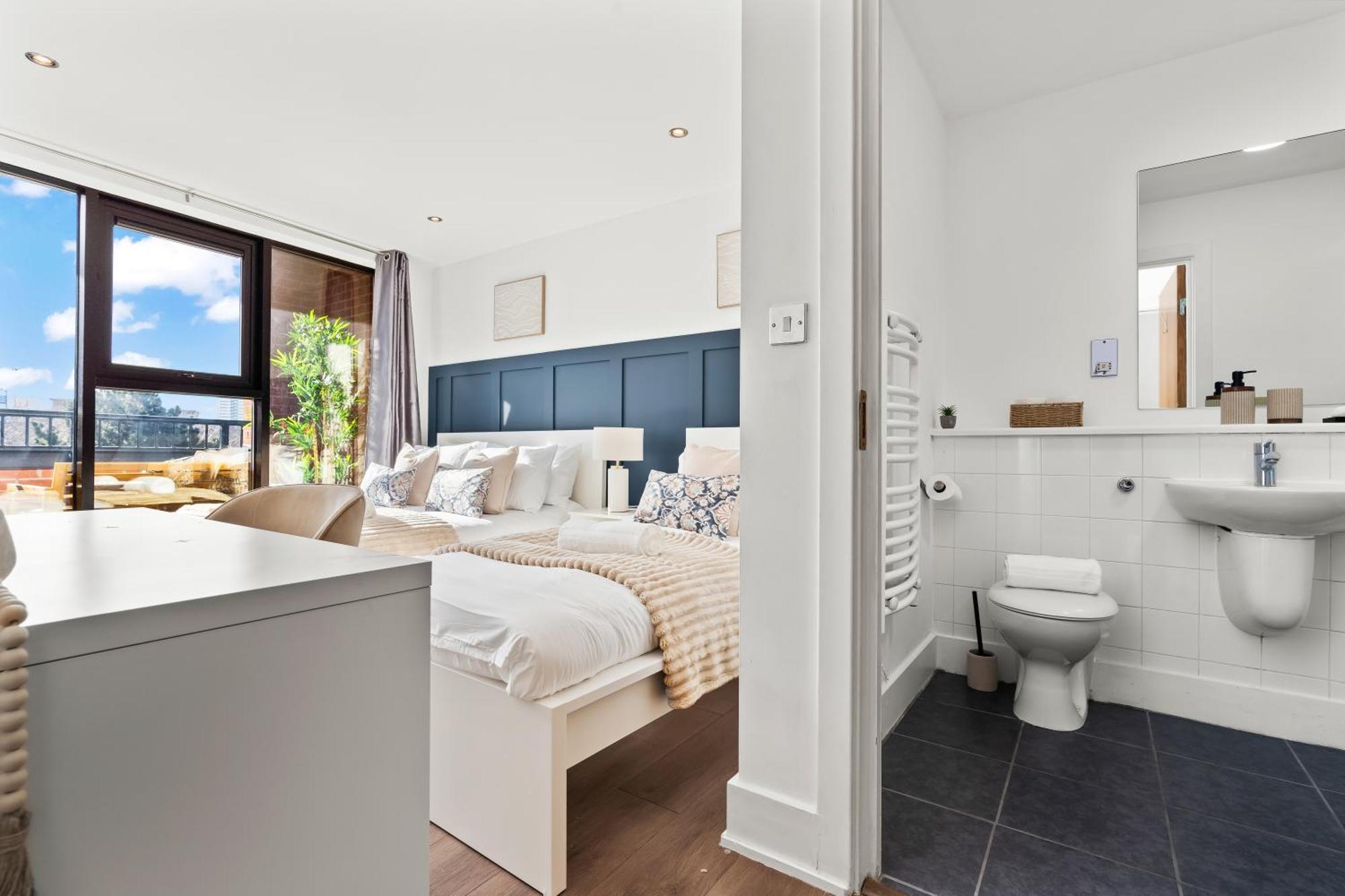 Arraeluxe, 2 Bedrooms 2 Bath Sleeps 5, Parking, Location By Utilita Arena, Icc, Broad Street, Brindley Place And Legoland *