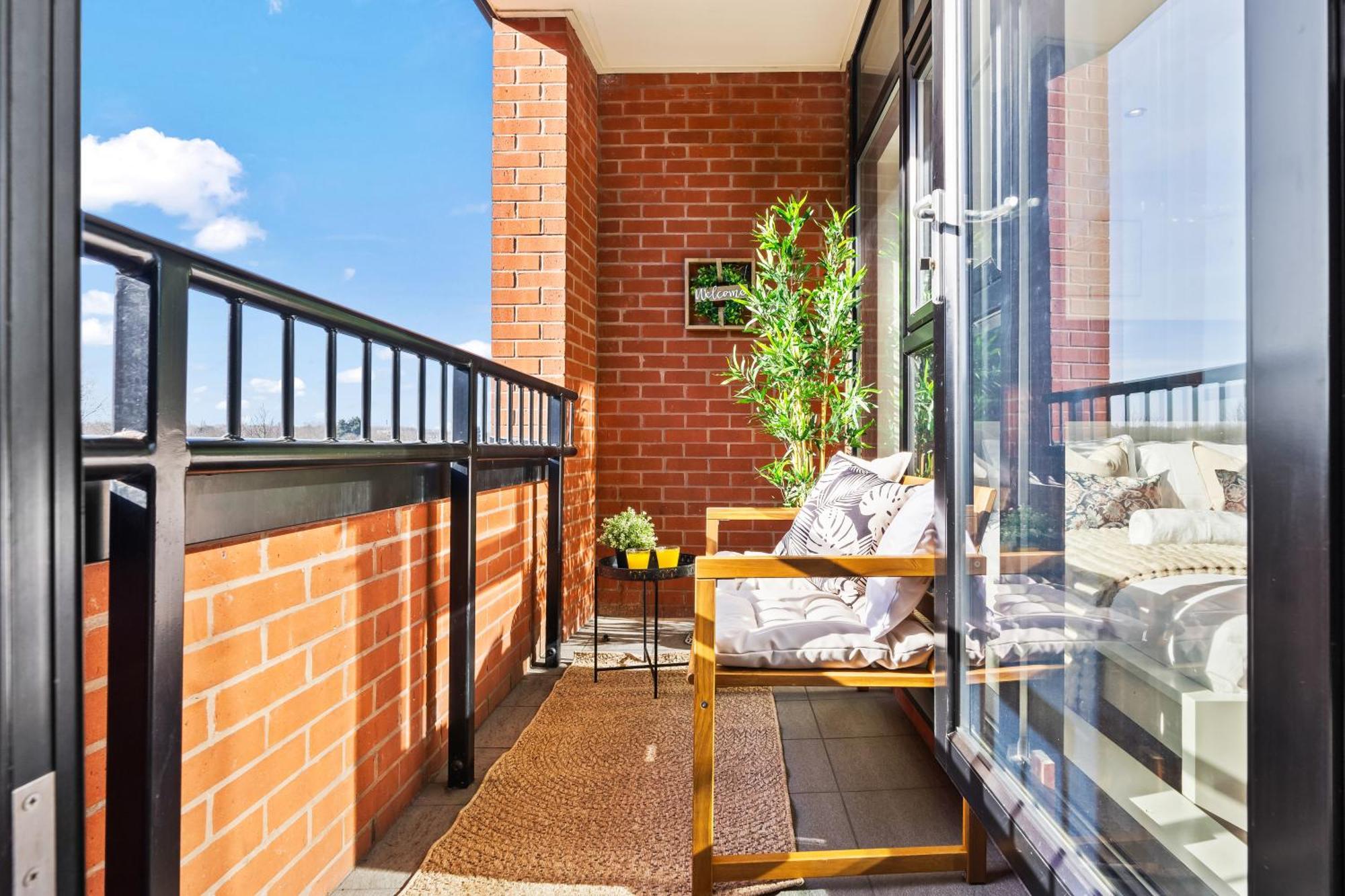 Arraeluxe, 2 Bedrooms 2 Bath Sleeps 5, Parking, Location By Utilita Arena, Icc, Broad Street, Brindley Place And Legoland Birmingham