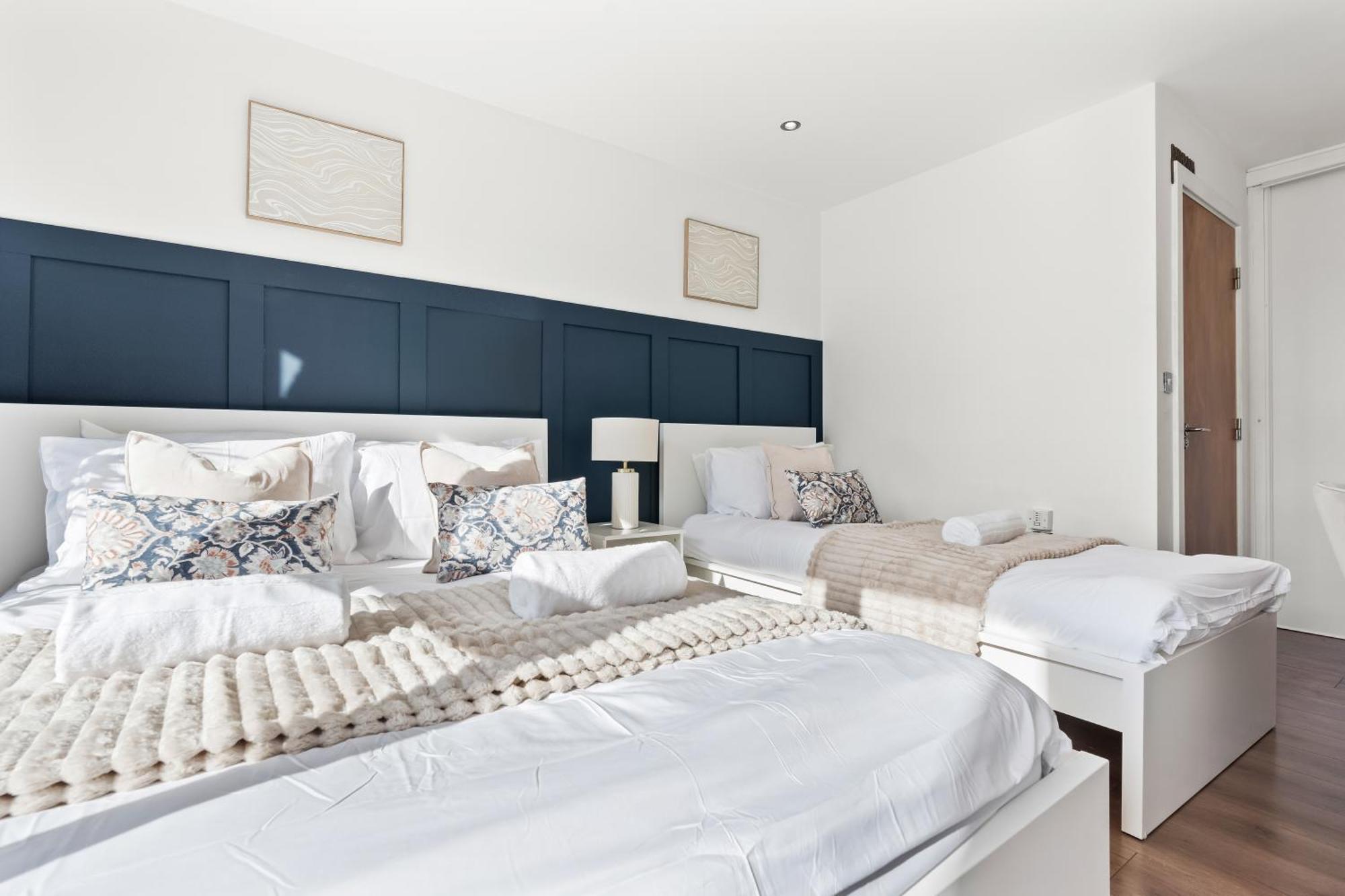 Arraeluxe, 2 Bedrooms 2 Bath Sleeps 5, Parking, Location By Utilita Arena, Icc, Broad Street, Brindley Place And Legoland Apartment *