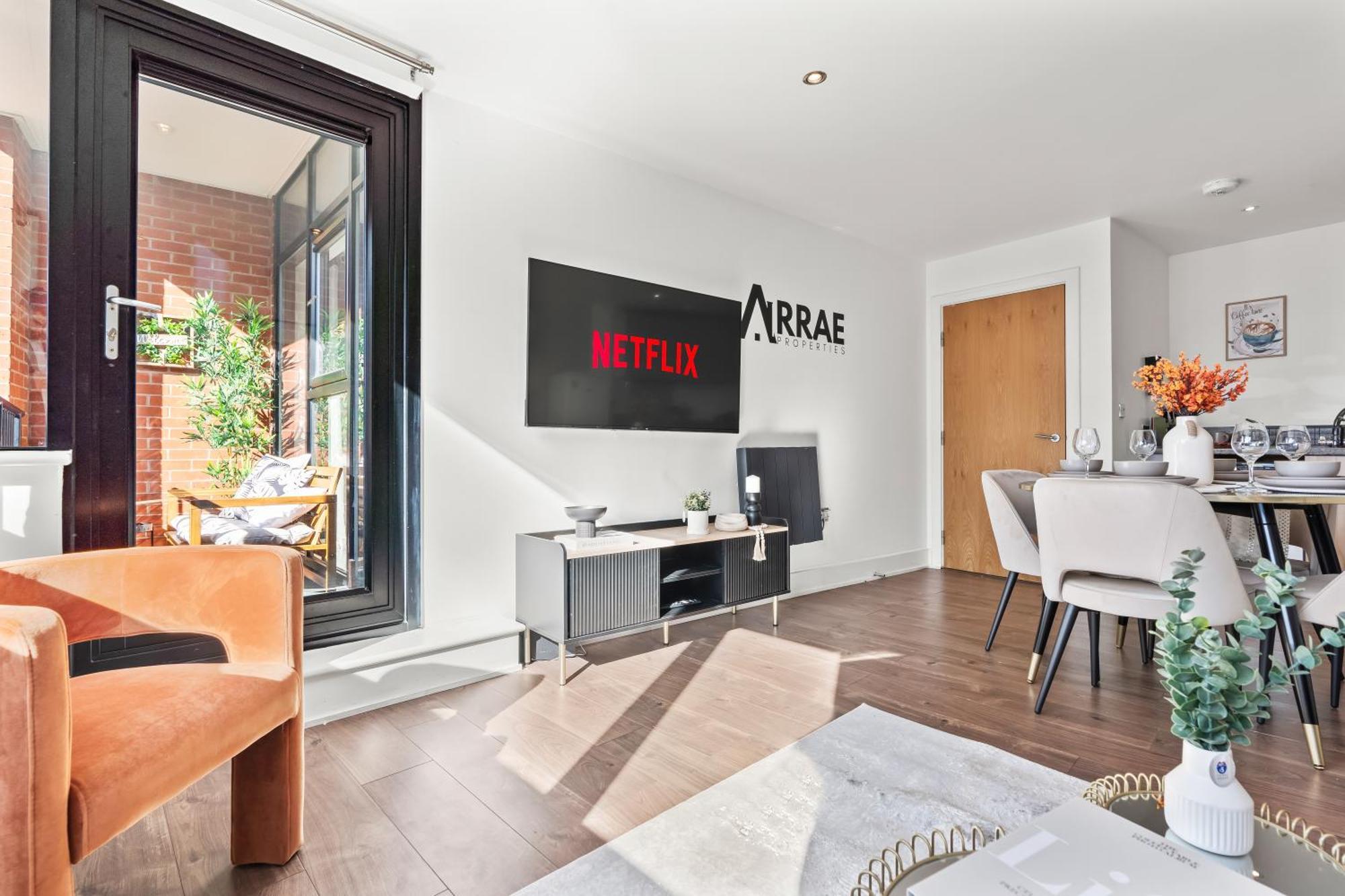 Arraeluxe, 2 Bedrooms 2 Bath Sleeps 5, Parking, Location By Utilita Arena, Icc, Broad Street, Brindley Place And Legoland *