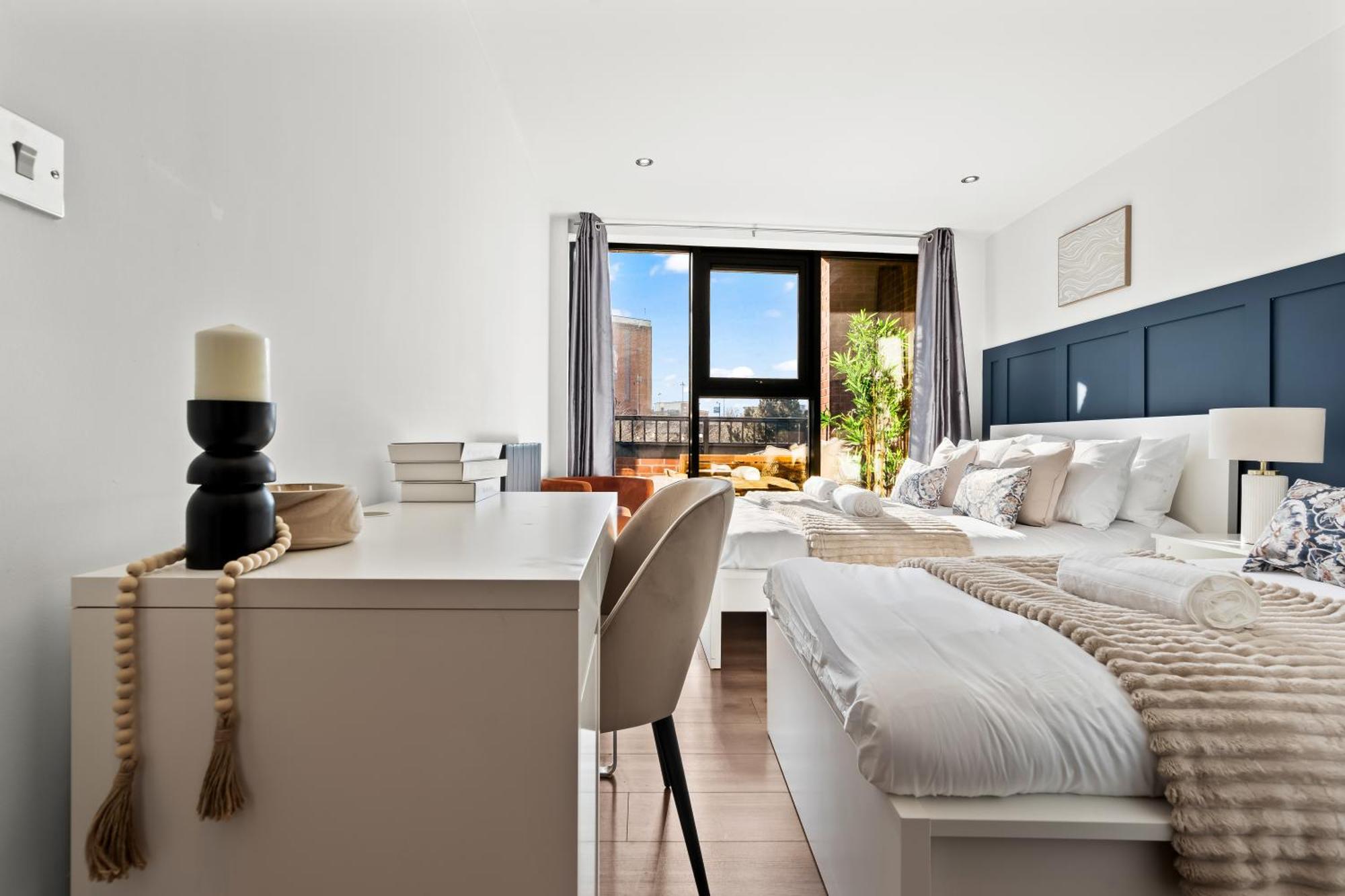 Arraeluxe, 2 Bedrooms 2 Bath Sleeps 5, Parking, Location By Utilita Arena, Icc, Broad Street, Brindley Place And Legoland Apartment *