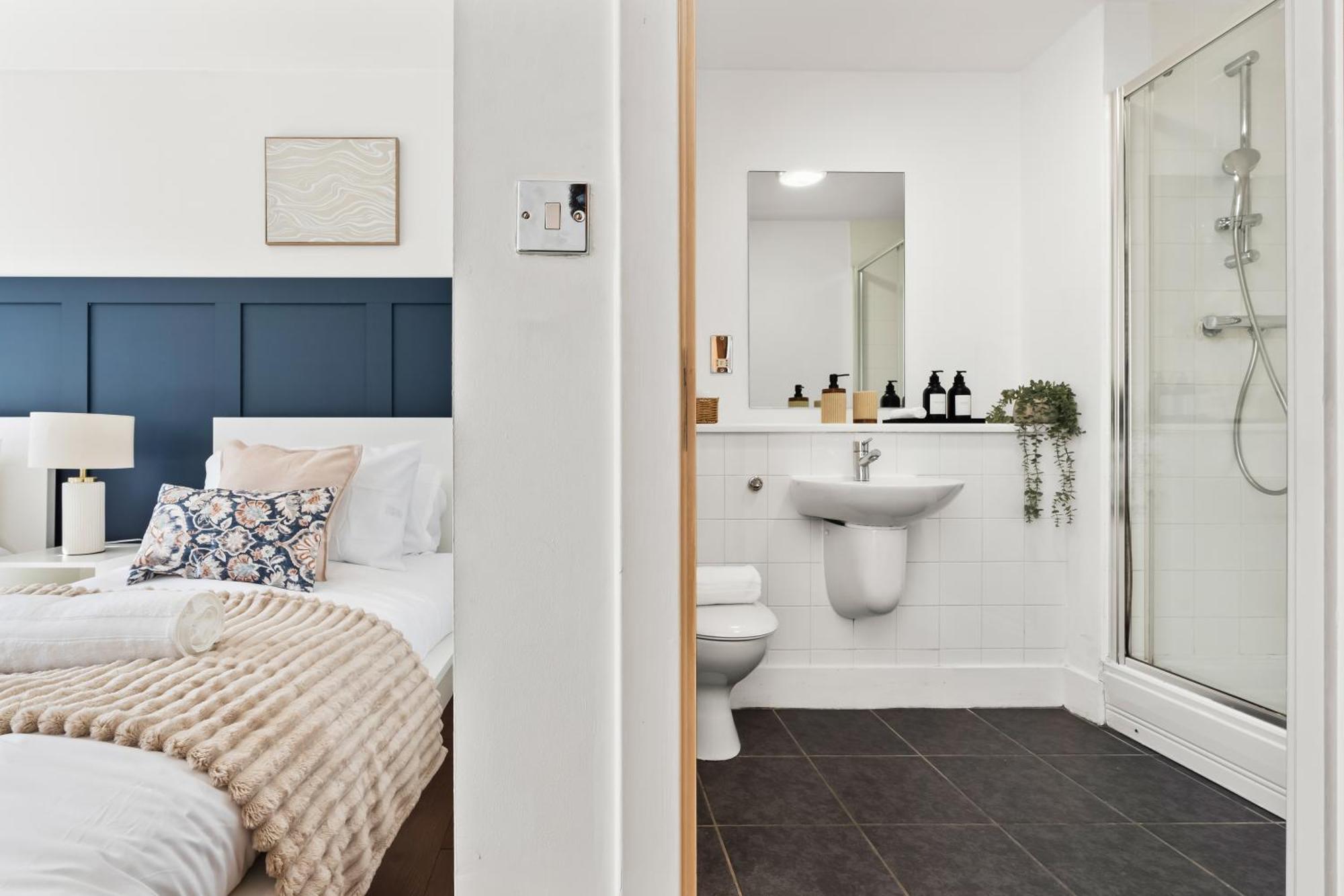 Apartment Arraeluxe, 2 Bedrooms 2 Bath Sleeps 5, Parking, Location By Utilita Arena, Icc, Broad Street, Brindley Place And Legoland Birmingham