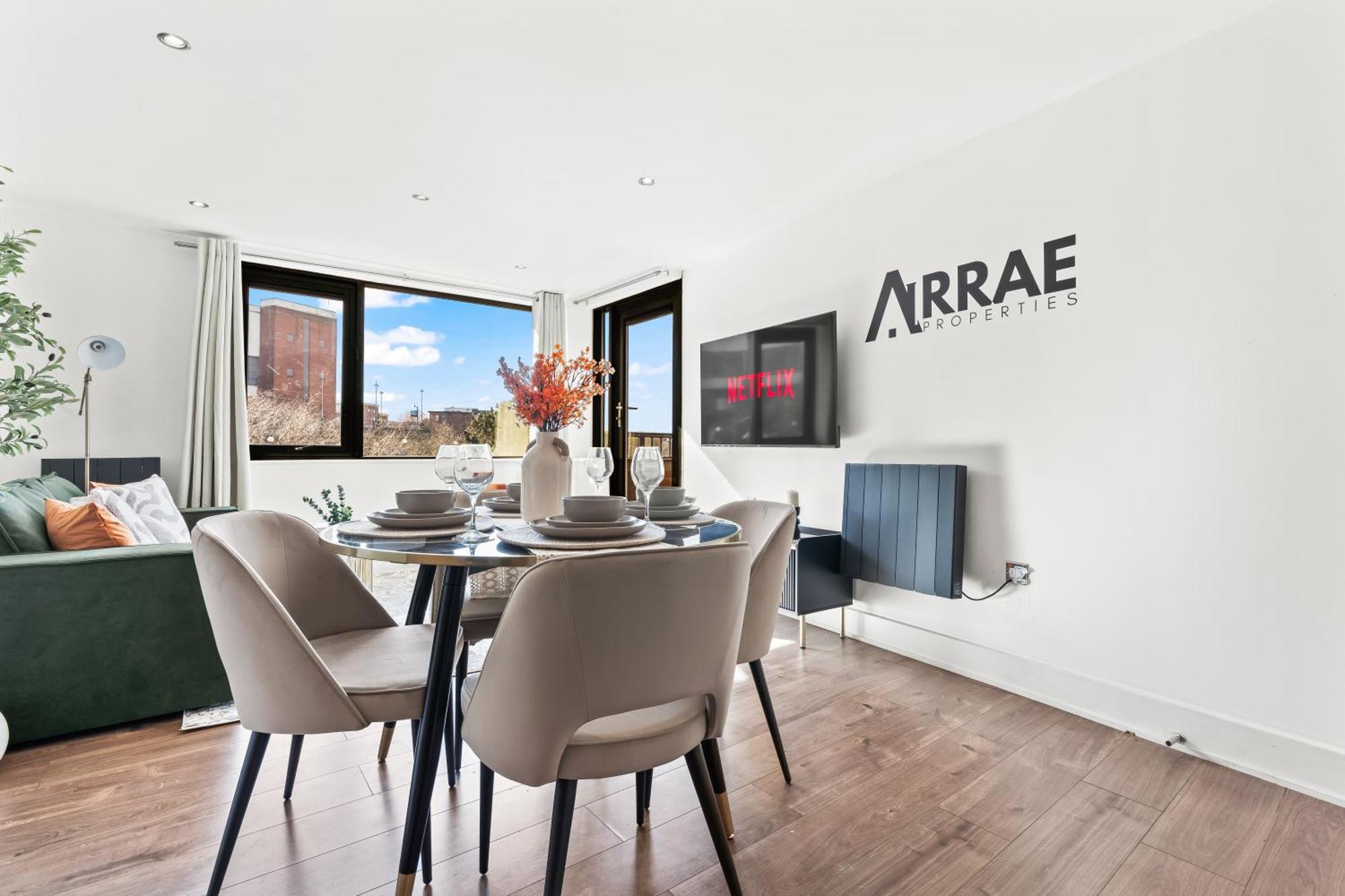 Arraeluxe, 2 Bedrooms 2 Bath Sleeps 5, Parking, Location By Utilita Arena, Icc, Broad Street, Brindley Place And Legoland Birmingham
