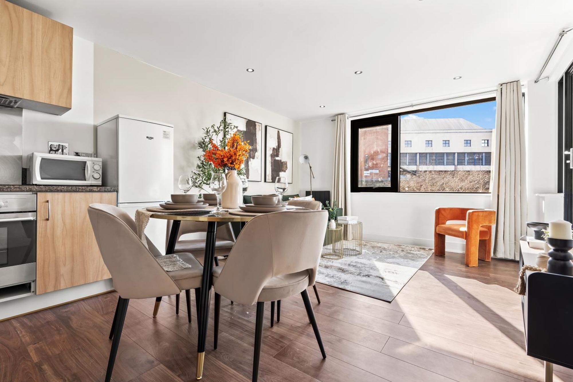 Arraeluxe, 2 Bedrooms 2 Bath Sleeps 5, Parking, Location By Utilita Arena, Icc, Broad Street, Brindley Place And Legoland * Birmingham