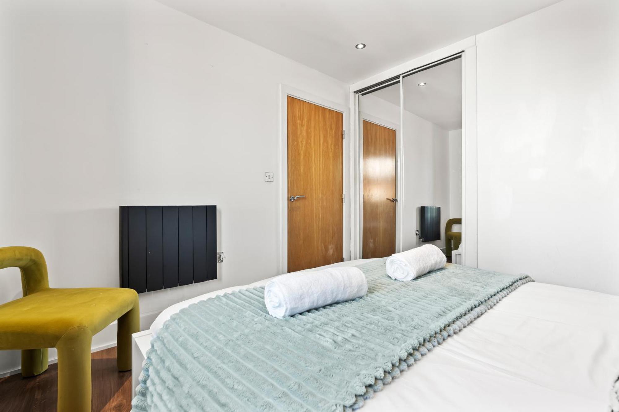 Arraeluxe, 2 Bedrooms 2 Bath Sleeps 5, Parking, Location By Utilita Arena, Icc, Broad Street, Brindley Place And Legoland Apartment