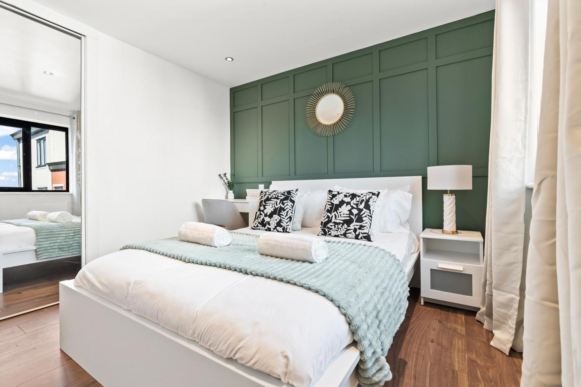 Arraeluxe, 2 Bedrooms 2 Bath Sleeps 5, Parking, Location By Utilita Arena, Icc, Broad Street, Brindley Place And Legoland