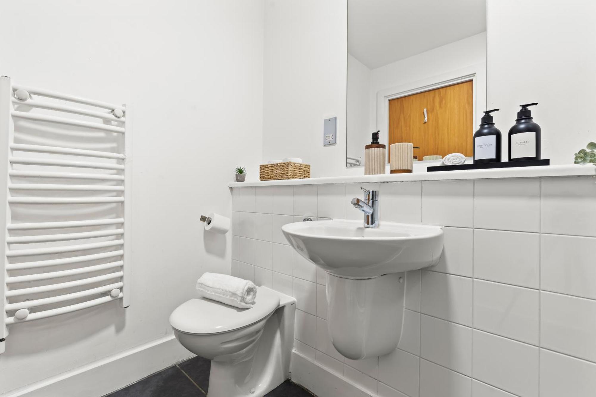 Arraeluxe, 2 Bedrooms 2 Bath Sleeps 5, Parking, Location By Utilita Arena, Icc, Broad Street, Brindley Place And Legoland * Birmingham