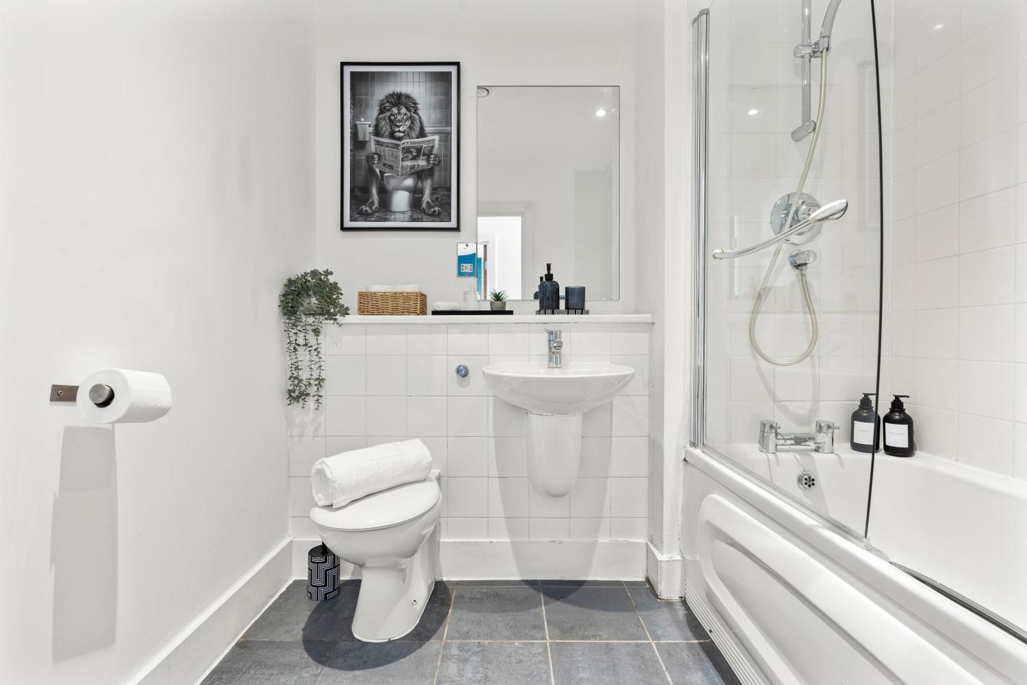 Apartment Arraeluxe, 2 Bedrooms 2 Bath Sleeps 5, Parking, Location By Utilita Arena, Icc, Broad Street, Brindley Place And Legoland