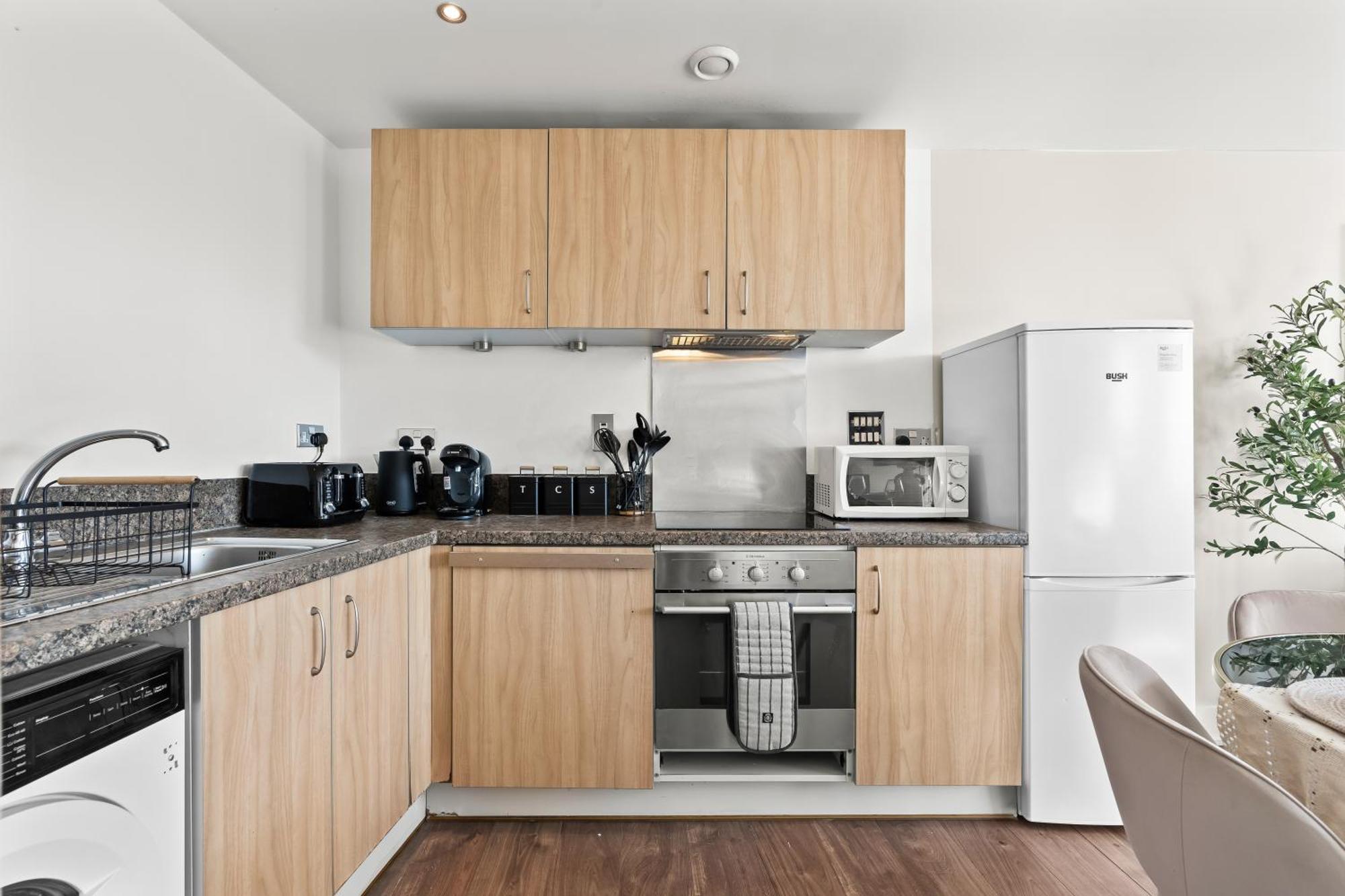 Arraeluxe, 2 Bedrooms 2 Bath Sleeps 5, Parking, Location By Utilita Arena, Icc, Broad Street, Brindley Place And Legoland Apartment Birmingham