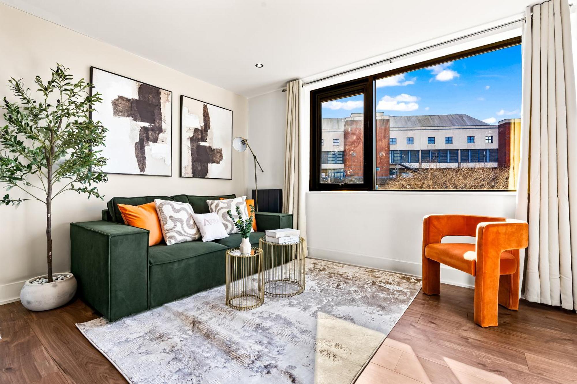 Arraeluxe, 2 Bedrooms 2 Bath Sleeps 5, Parking, Location By Utilita Arena, Icc, Broad Street, Brindley Place And Legoland Birmingham